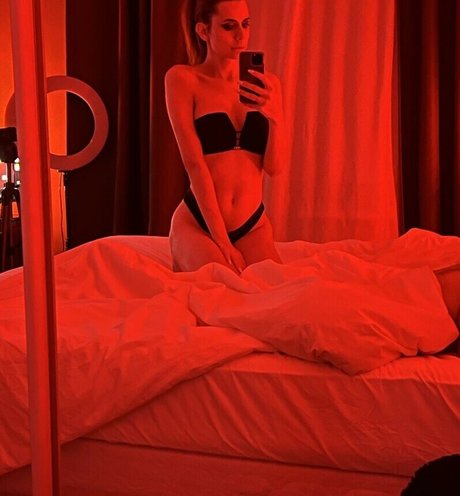 Foxyirene star du porno chaude images