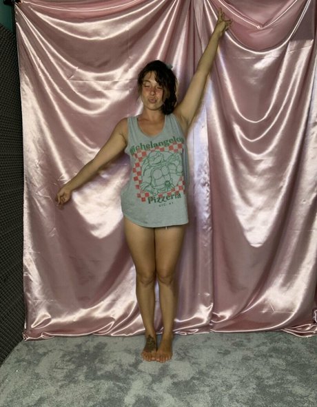 erinashfordofficial haut étoile image