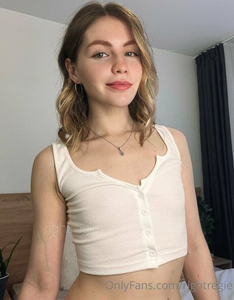 rightregie étoile nue image