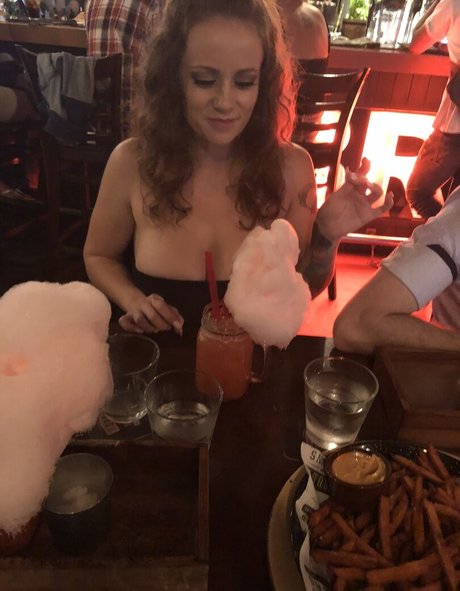 fellation sur la plage onlyfans jolie adulte des photos