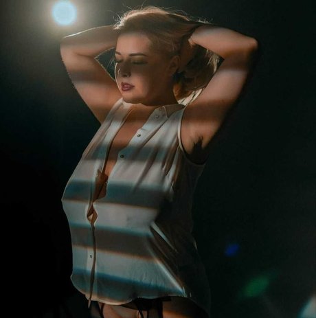 Goodnino modèle adulte image