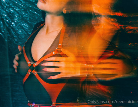 Reedsuicide modèle érotique archive