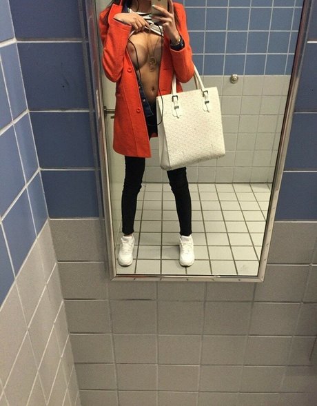 tatouages ​​blonds onlyfans nu gratuit image