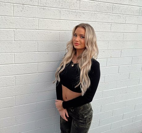 Chloe H nus étoiles des photos