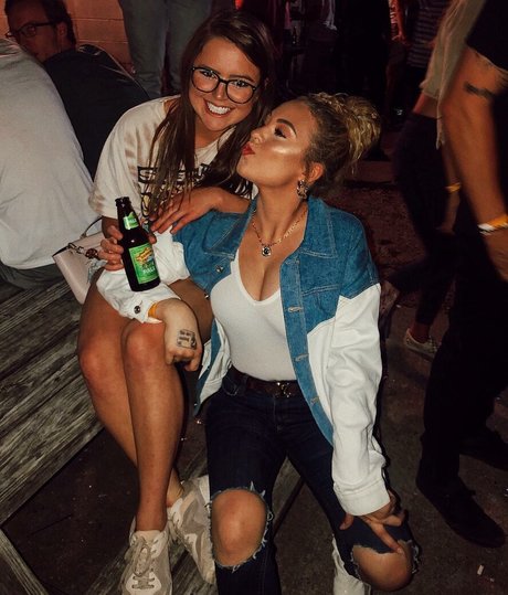 Caroline Wall haut de star du porno img