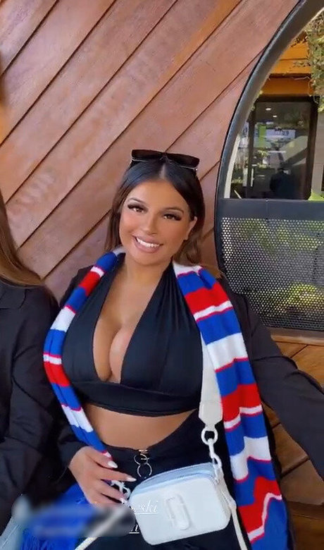 gros seins maigres onlyfans exclusivité érotique photo