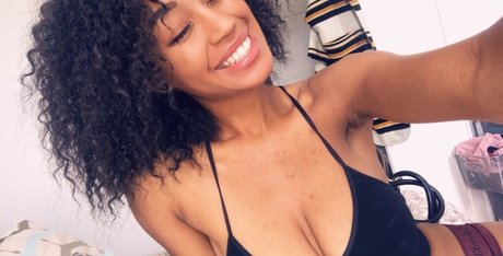 Nia Simone actrice adulte des photos