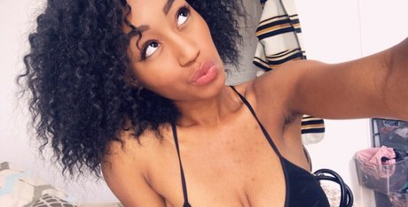 Nia Simone star du porno chaude galerie