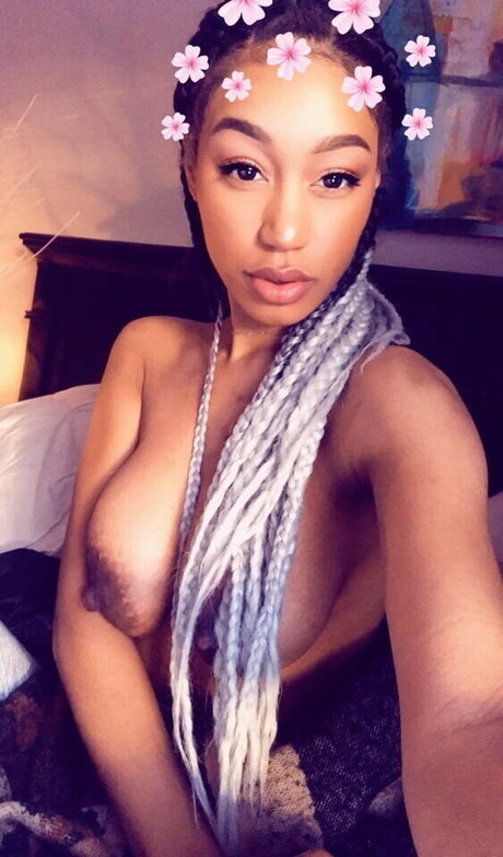 Nia Simone étoile parfaite galerie