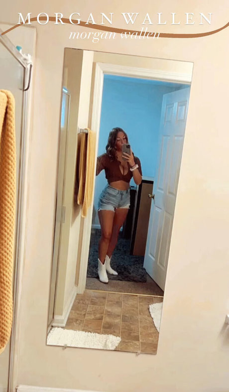 Makenna Adams star du porno hd des photos