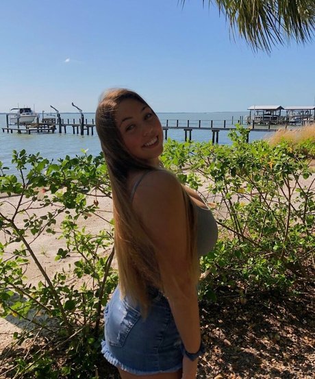 Makenna Adams star du porno érotique archive