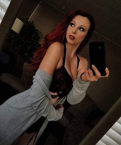 Madison Agnew haut modèle photos