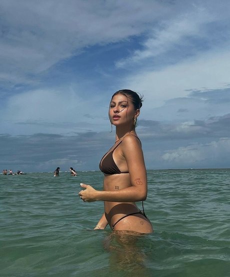 Malu Camargo modèle parfait images