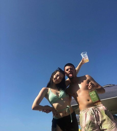 Victoria Ribeiro modèle chaud images