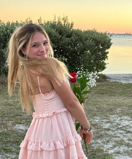 Isabella DuCharme jolie actrice archive