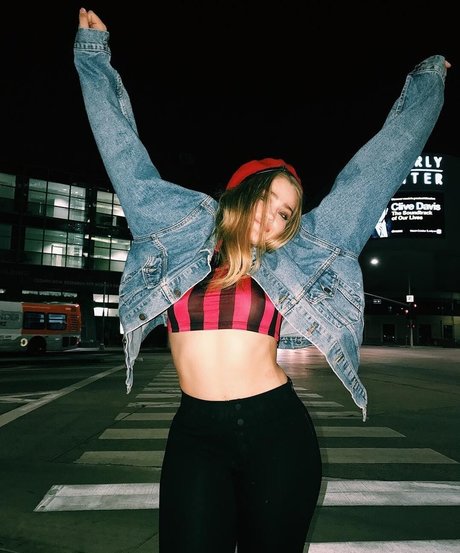 Laney DeGrasse modèle parfait img