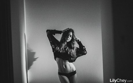 ado asiatique solo onlyfans xxx érotique image