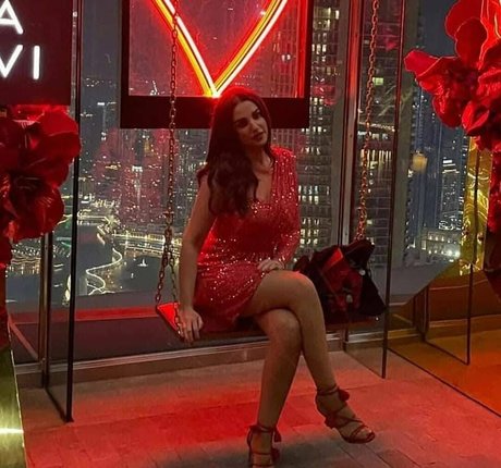 Dorra Zarrouk modèle érotique galeries