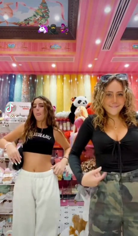 Ava Kolker sexe star galeries