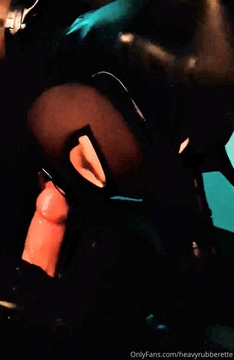 heavyrubberette modèle nu archive