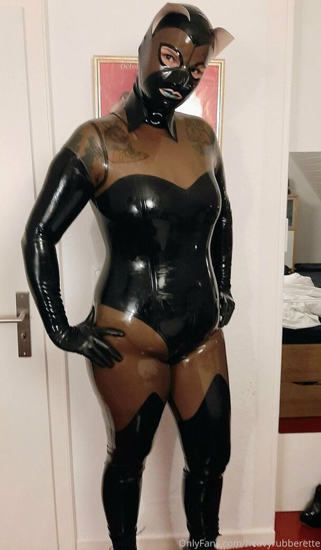 heavyrubberette actrice xxx galeries