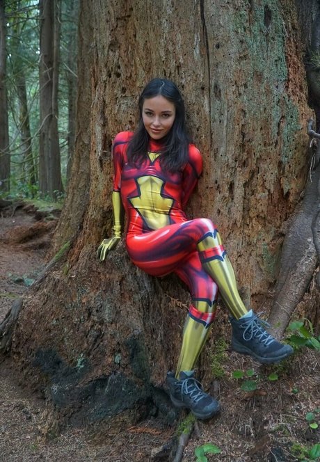 Kjaneway modèle joli des photos