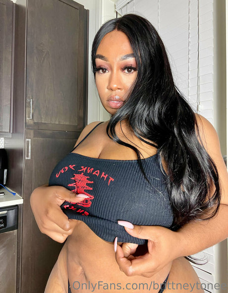 brittneytonee jolie star du porno des photos