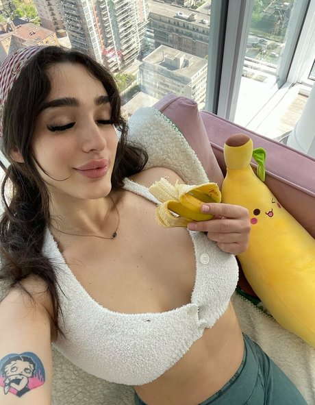 beauté courbée onlyfans art haute définition archive