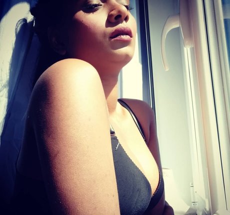 Resha Antony étoile magnifique des photos