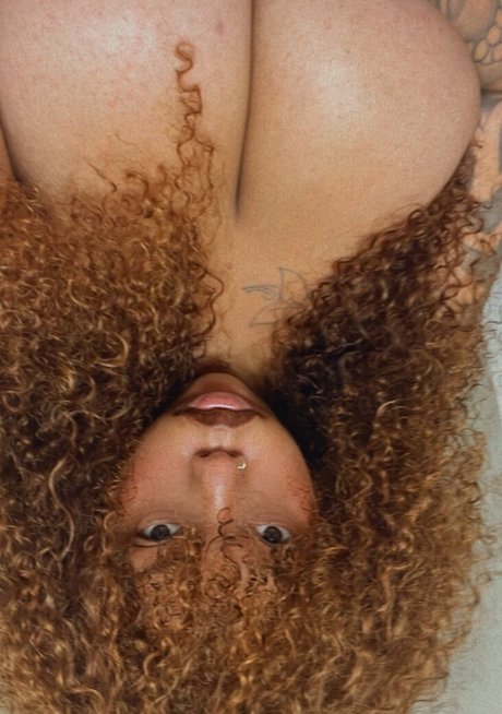 pom-pom girl blonde onlyfans haut image