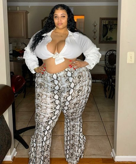 Jasmine Gunn top star images