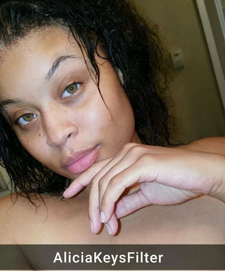 Jasmine Gunn nus de stars du porno galeries