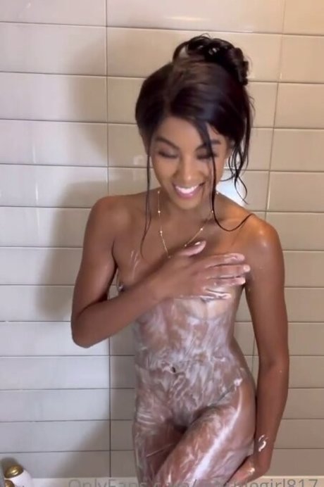 Marble Girl modèle chaud images