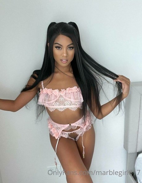 Marble Girl modèle érotique galerie