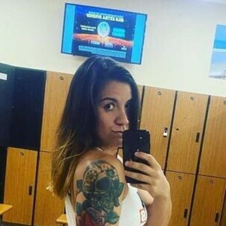 Ailin Perez belle actrice collection