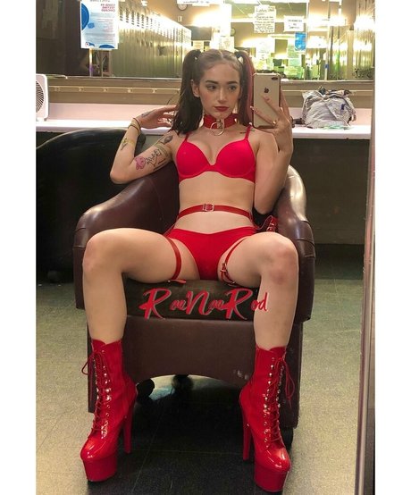 RaeNaeRod modèle pornographique image