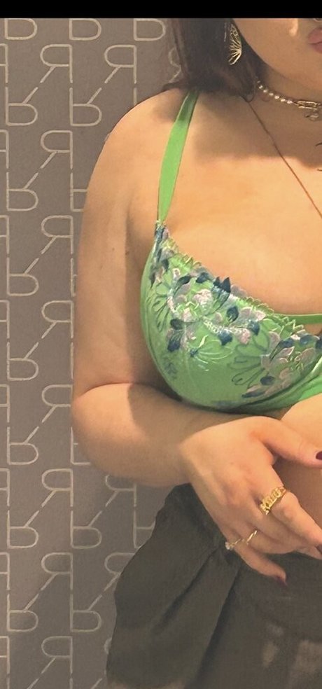 Holyhollyphoebe étoile exclusive photos