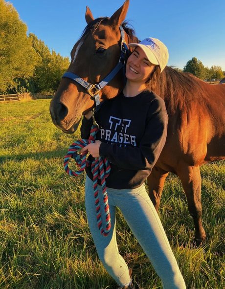 Brett Cooper art modèle img