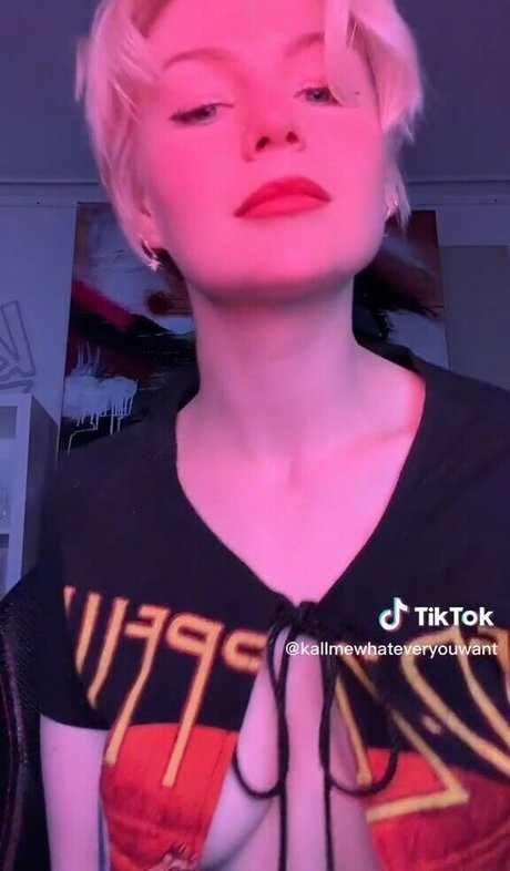 KallMeKris joli modèle galerie