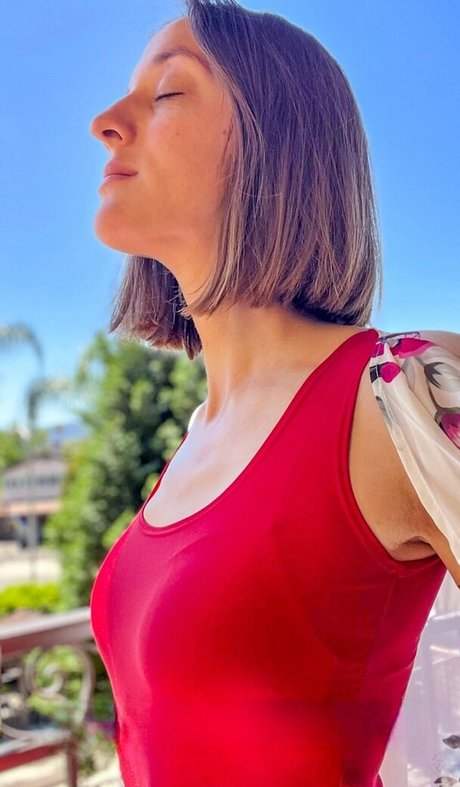 Ashley Victoria Robinson étoile magnifique galeries