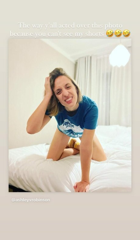 Ashley Victoria Robinson belle actrice photos