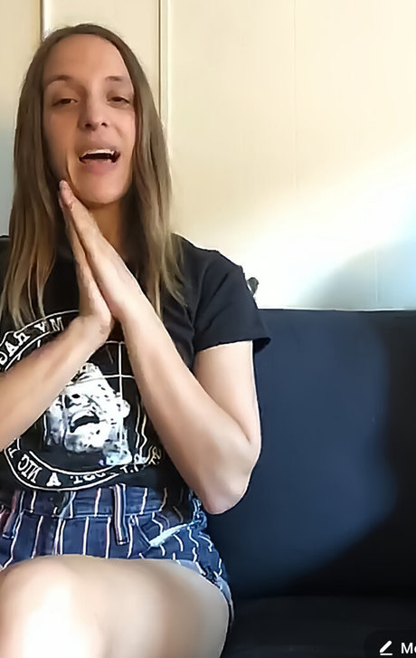 chatte dégoulinante et humide onlyfans nus chauds image