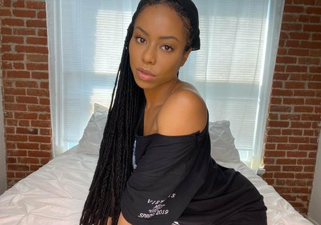 thekiranoir modèle de sexe img