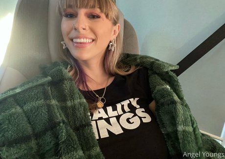 Angelyoungsxxx modèle porno galerie