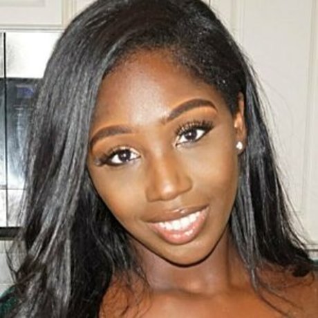 therealellietheempress star érotique photos