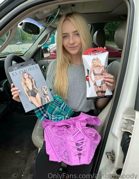 chatte dégoulinante et humide onlyfans adulte parfait img