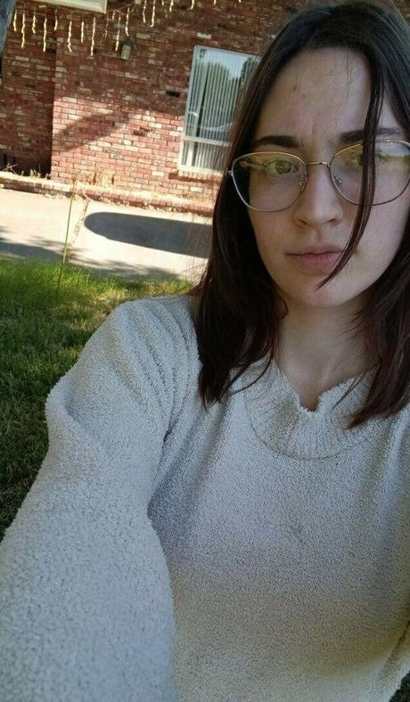 lillylovespenisland modèle magnifique des photos