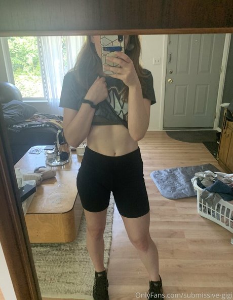 submissive gigi modèle de haute qualité photo