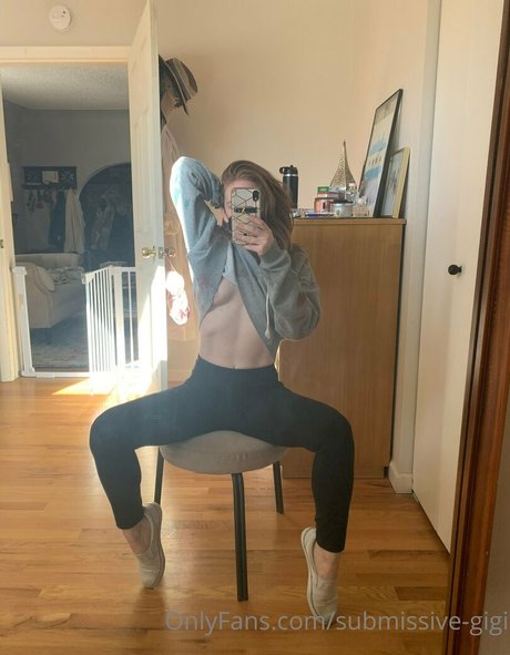 submissive gigi étoile nue img