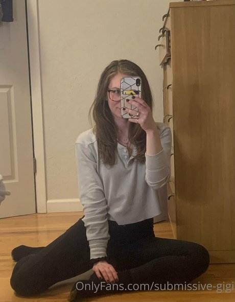 submissive gigi modèle porno des photos